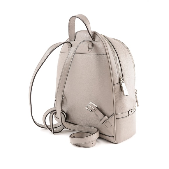MICHAEL KORS RHEA PEARL GREY LEATHER BACKPACK SM - Picture 2 of 6